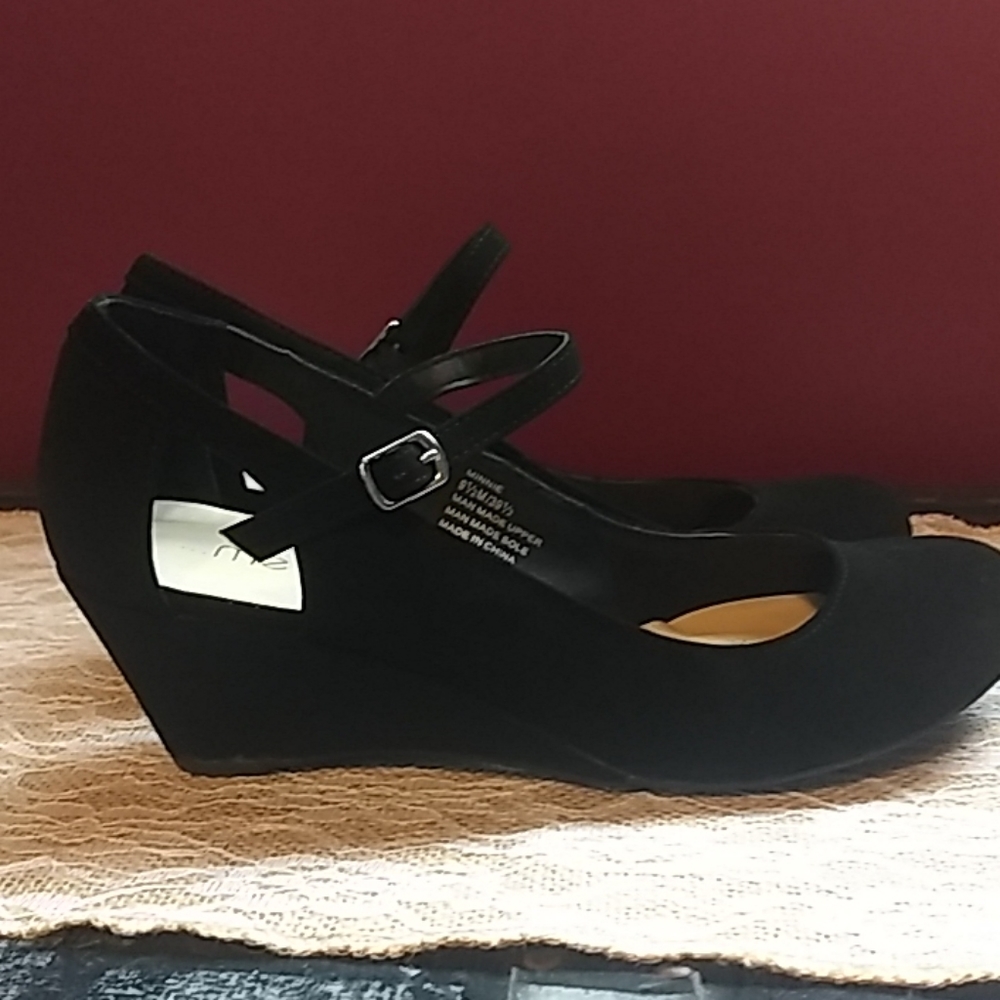 womens me too black wedges